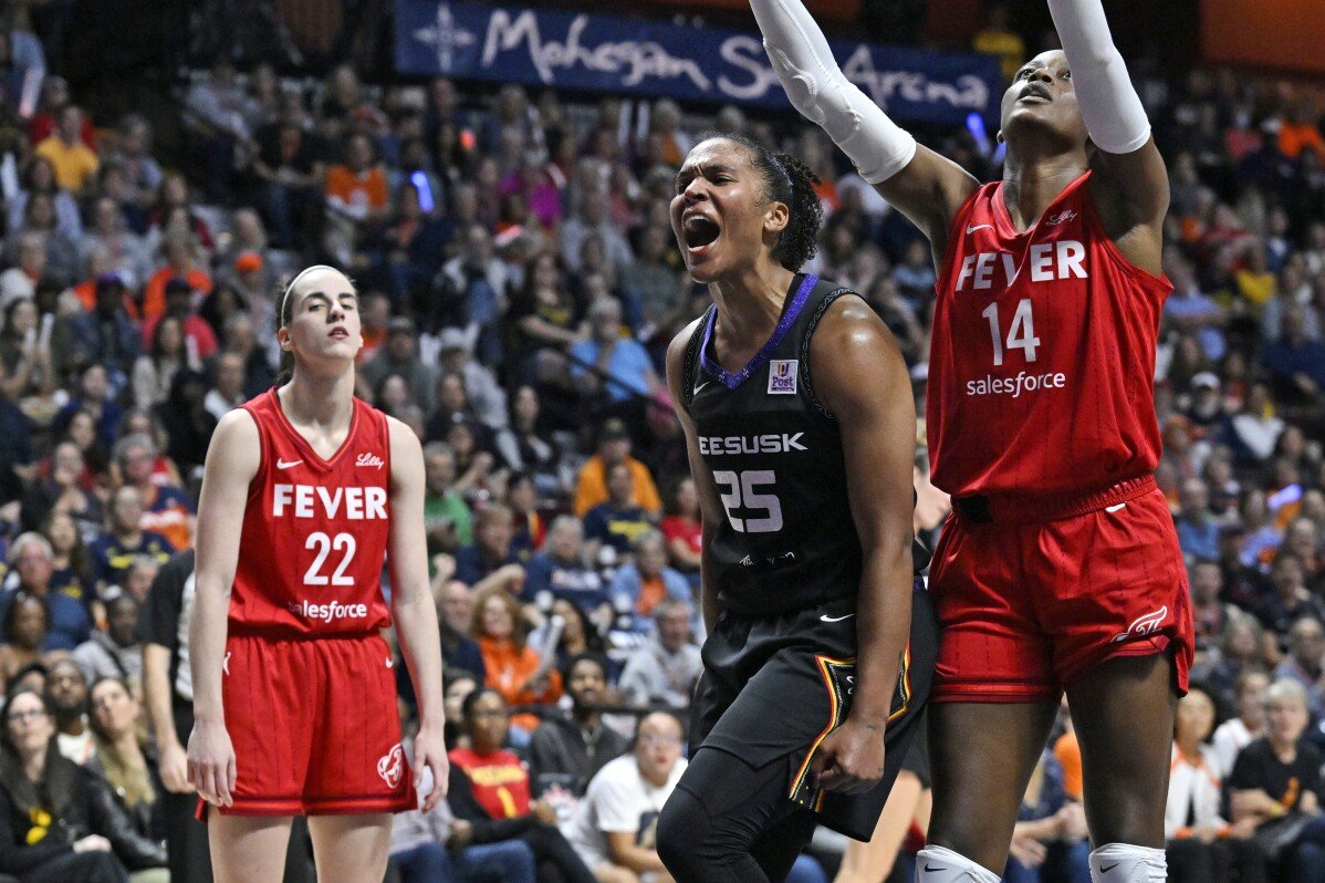 Alyssa Thomas aiuta il Connecticut Sun a eliminare Caitlin Clark e l'Indiana Fever dai playoff