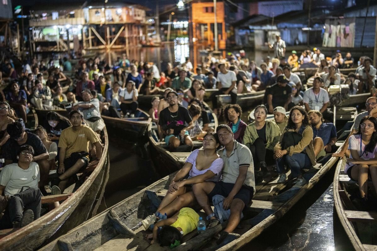 Un quartiere povero nella regione amazzonica del Perù ospita un festival cinematografico che celebra le foreste tropicali